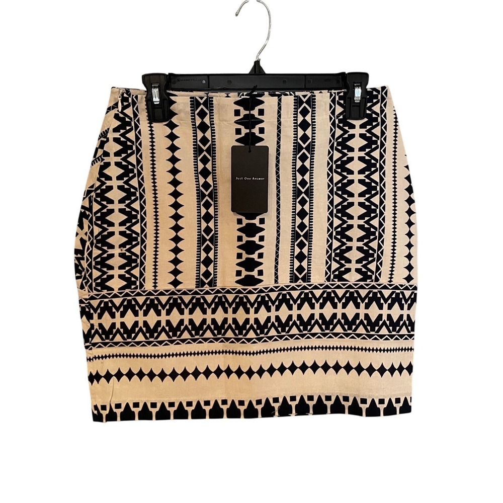 JOA Los Angeles Women's M Geometric Print Mini Skirt Beige‎ Black
Preppy grunge